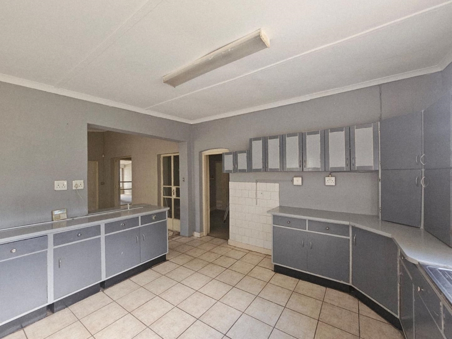 5 Bedroom Property for Sale in Ladybrand Free State